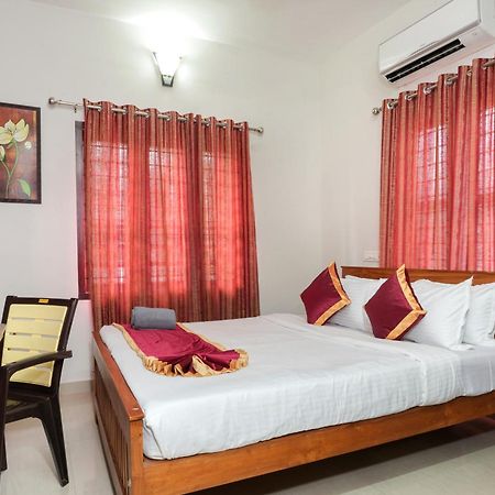 Swapna Home Suites 니둠바서리 외부 사진