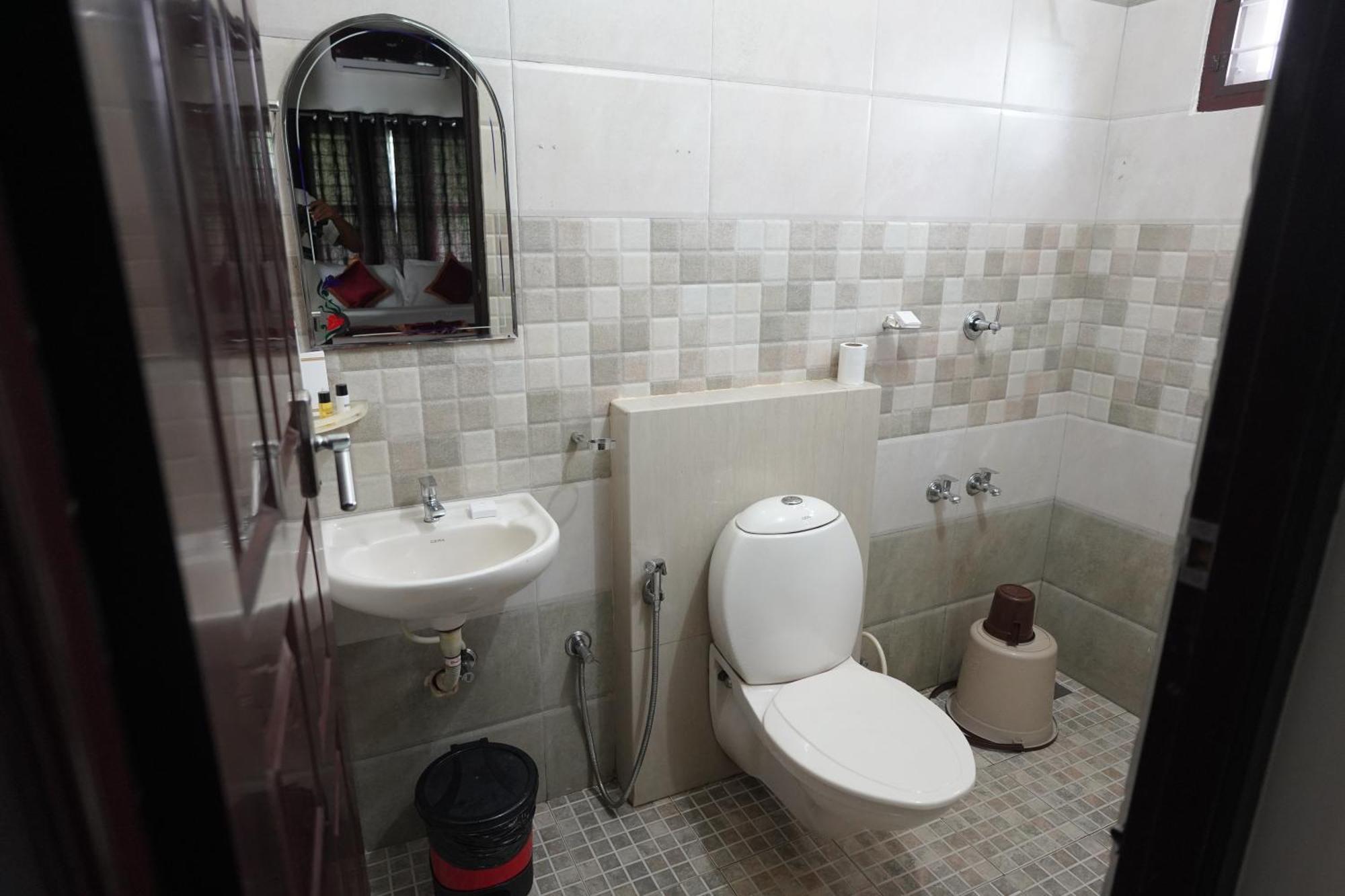 Swapna Home Suites 니둠바서리 객실 사진