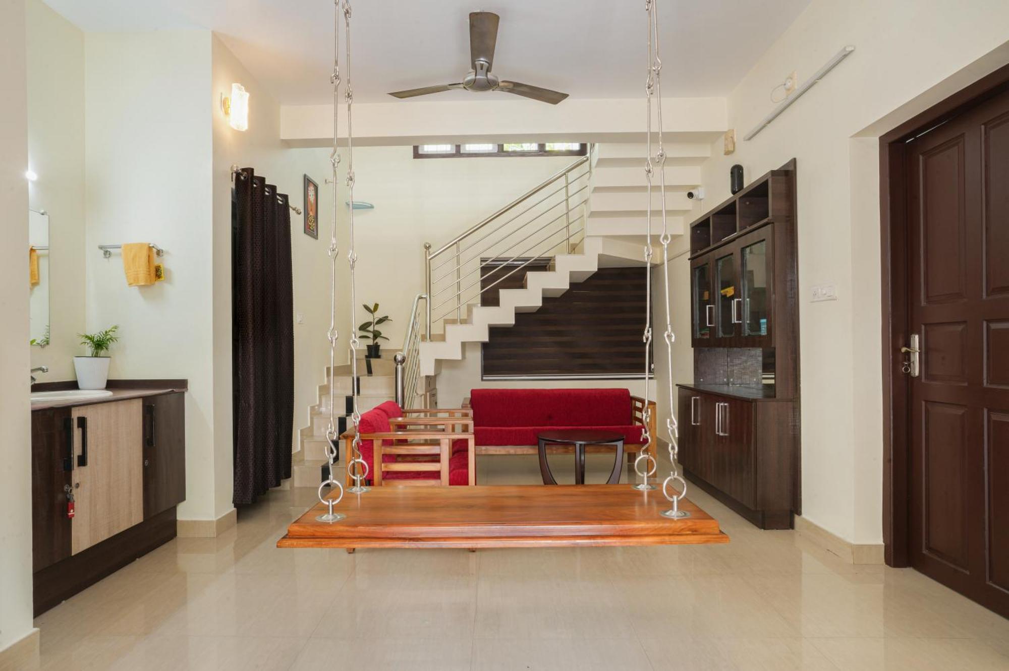 Swapna Home Suites 니둠바서리 외부 사진