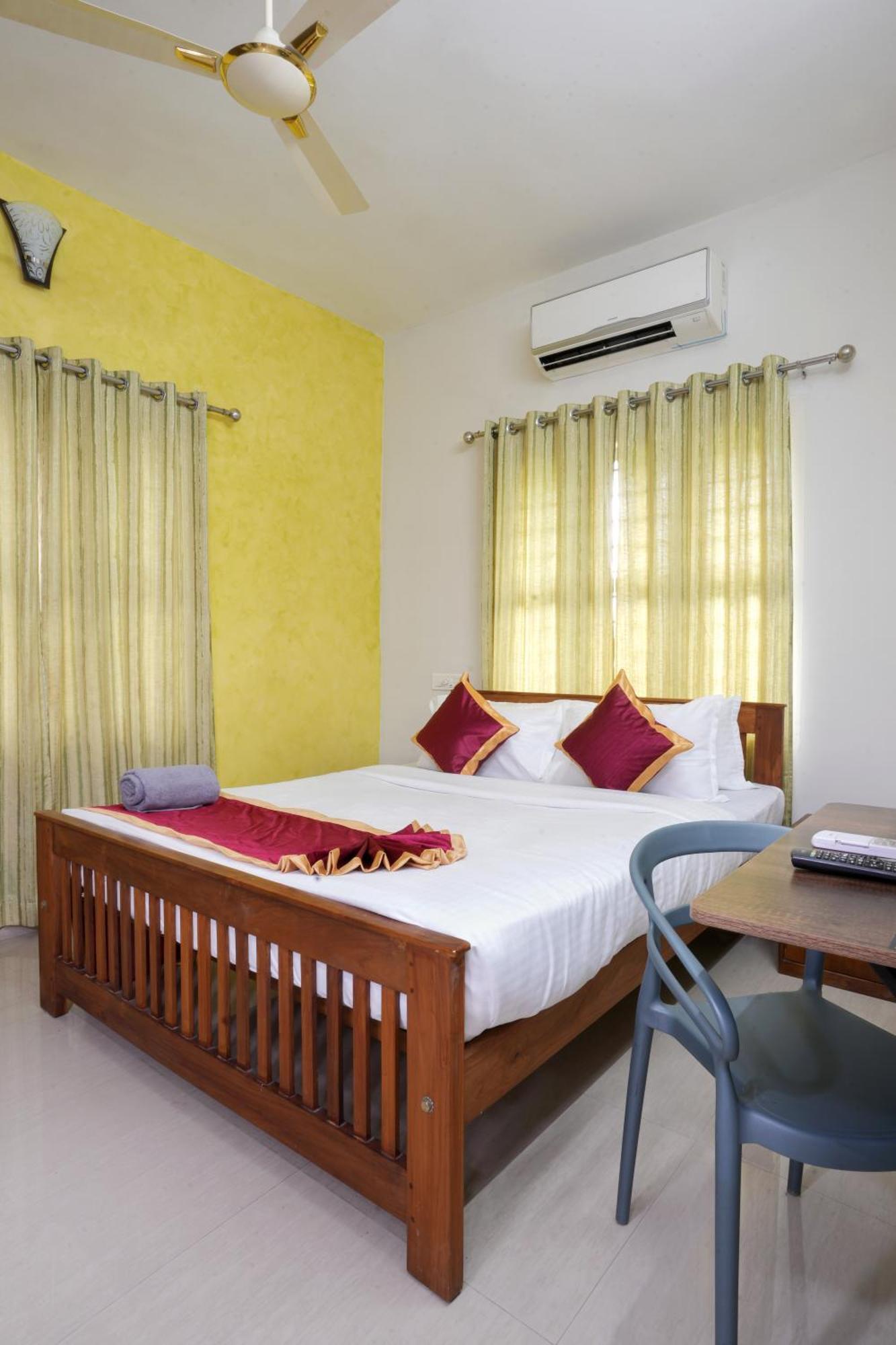 Swapna Home Suites 니둠바서리 외부 사진