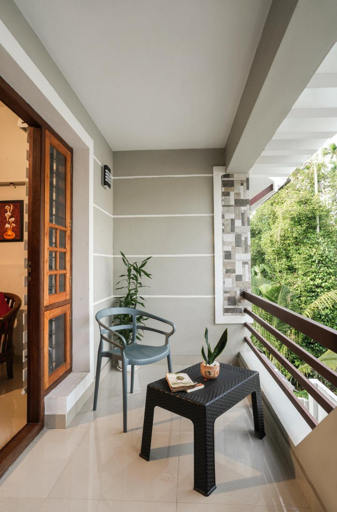 Swapna Home Suites 니둠바서리 외부 사진