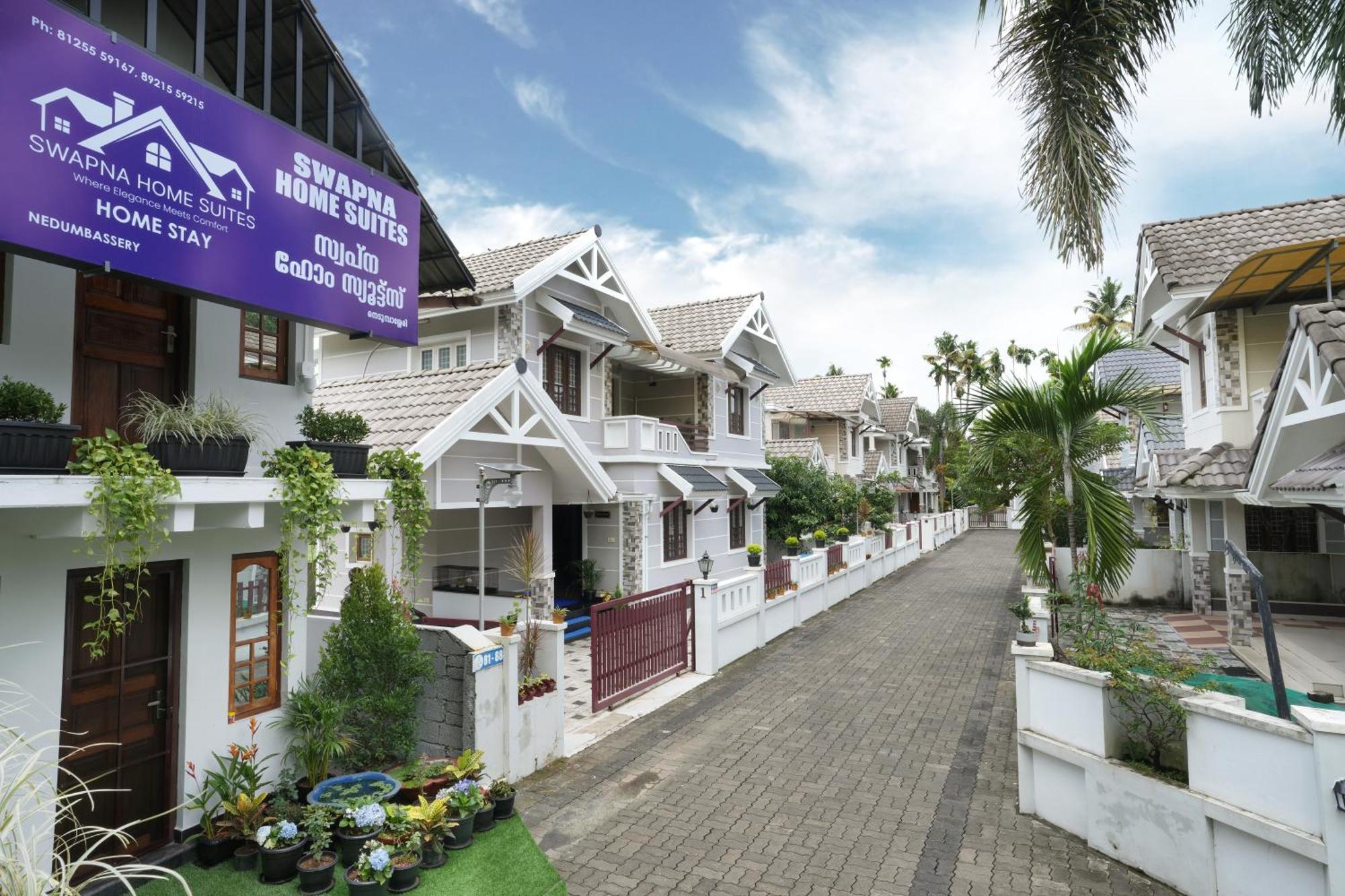 Swapna Home Suites 니둠바서리 외부 사진