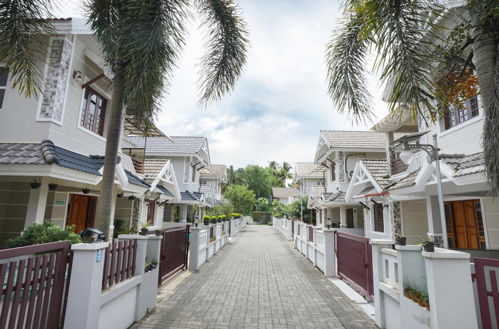 Swapna Home Suites 니둠바서리 외부 사진