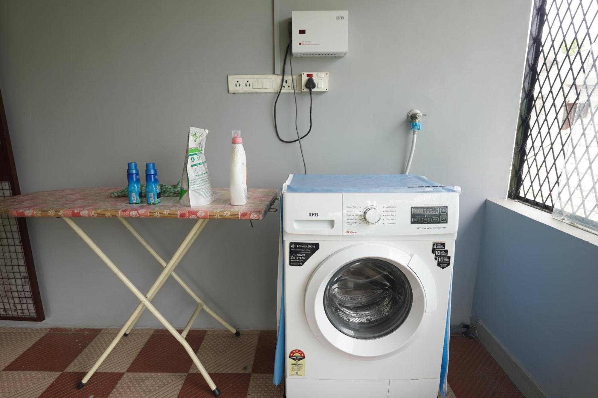 Swapna Home Suites 니둠바서리 외부 사진