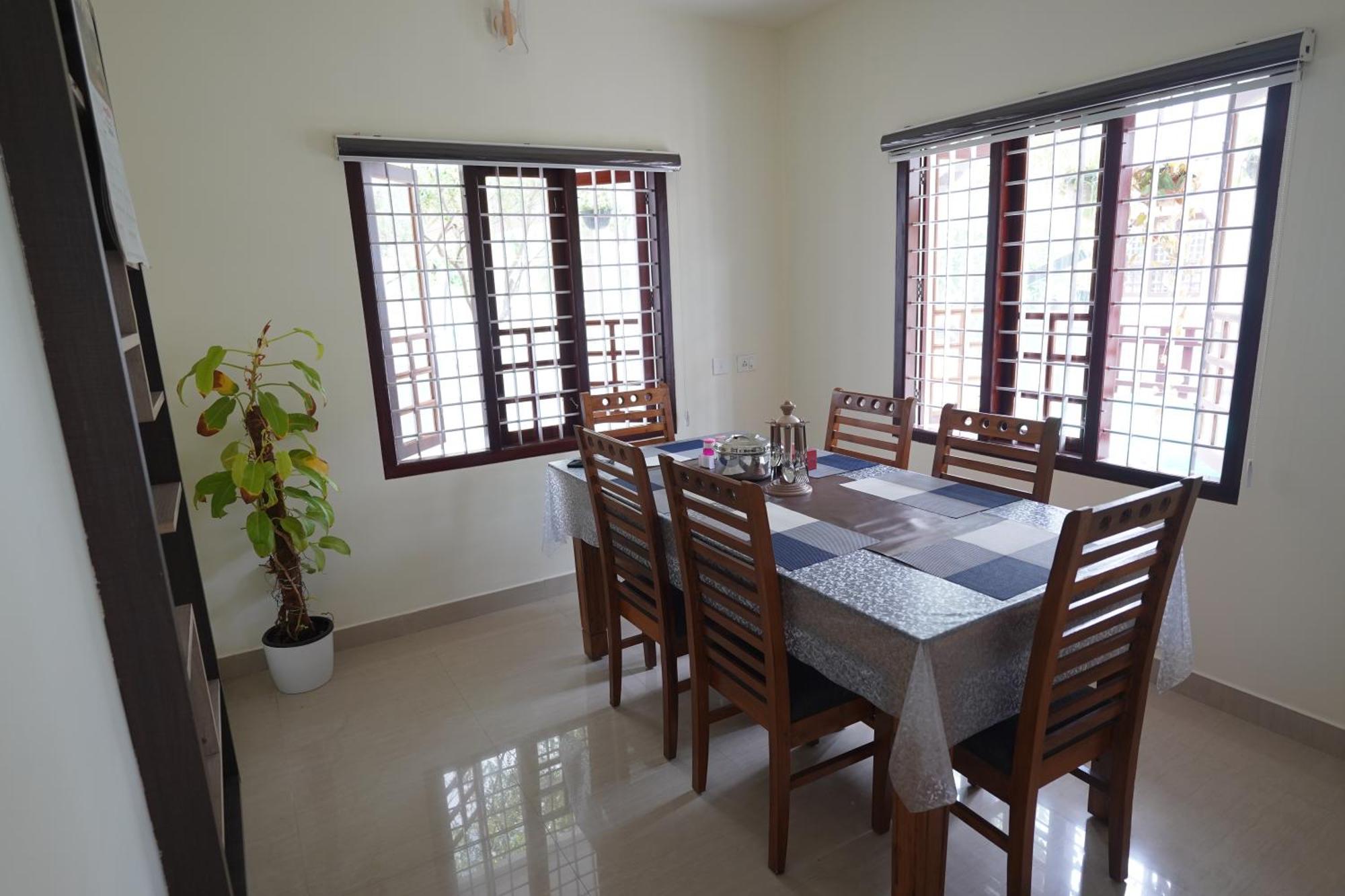 Swapna Home Suites 니둠바서리 외부 사진