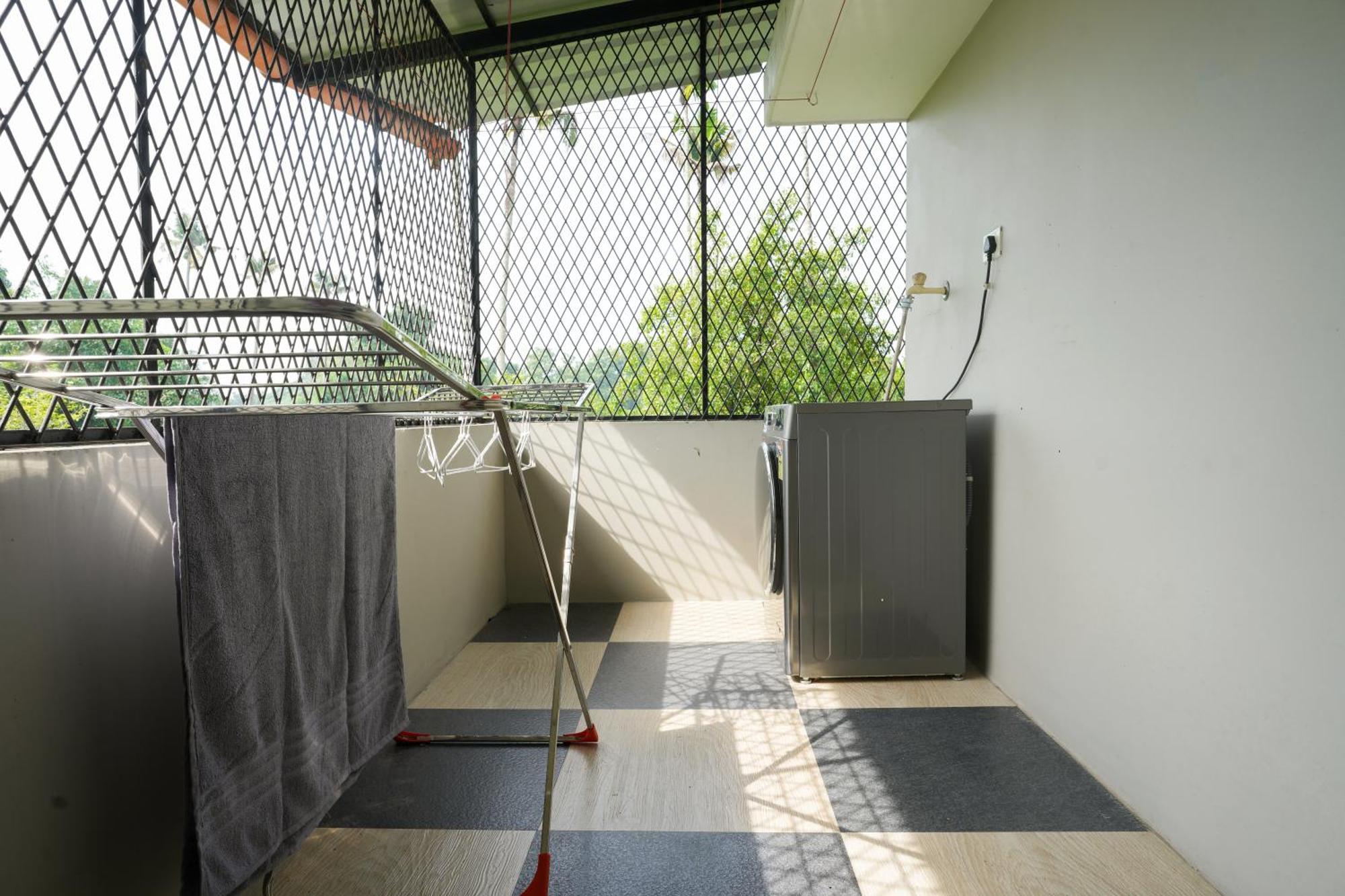 Swapna Home Suites 니둠바서리 외부 사진