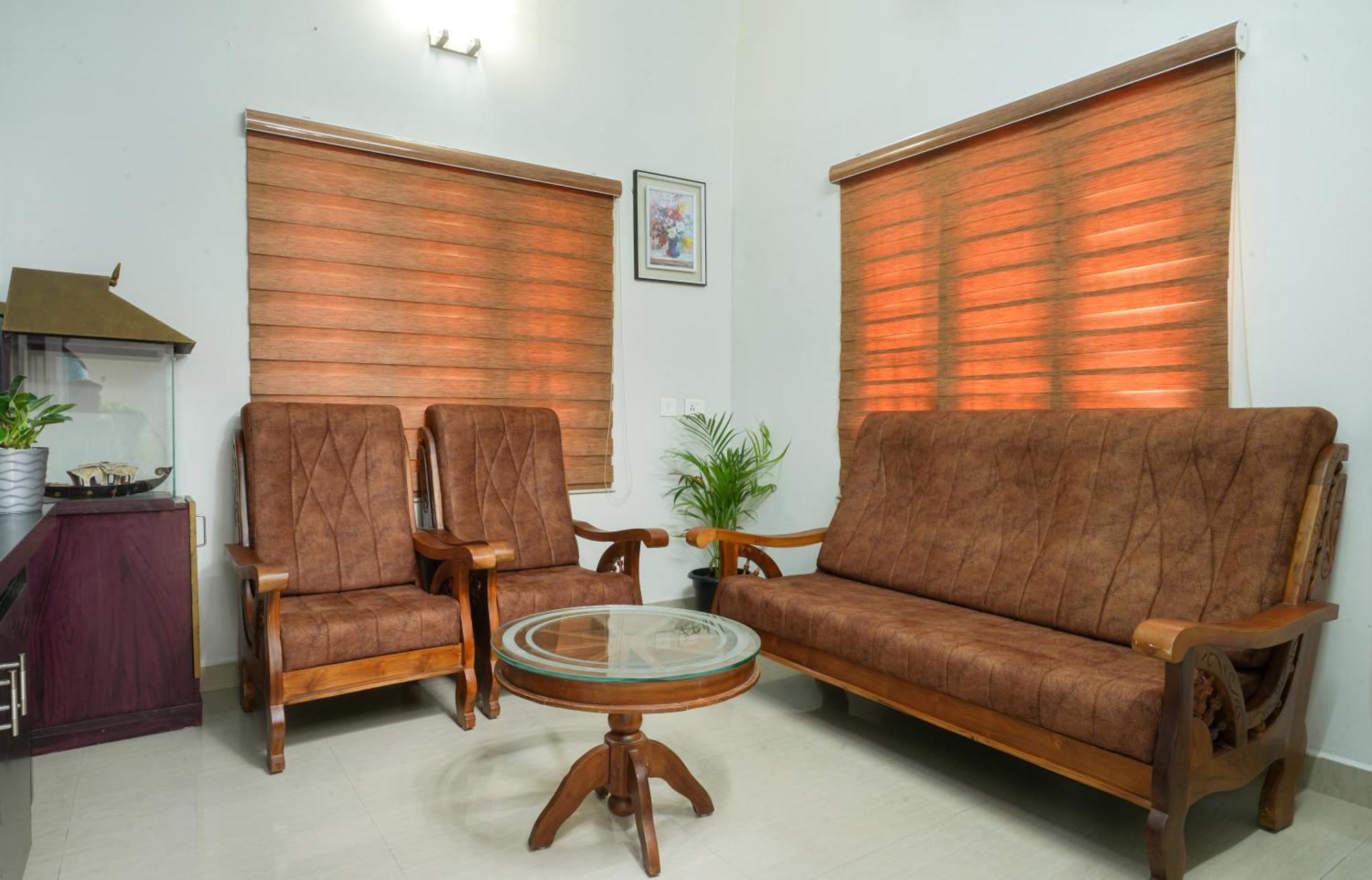 Swapna Home Suites 니둠바서리 외부 사진