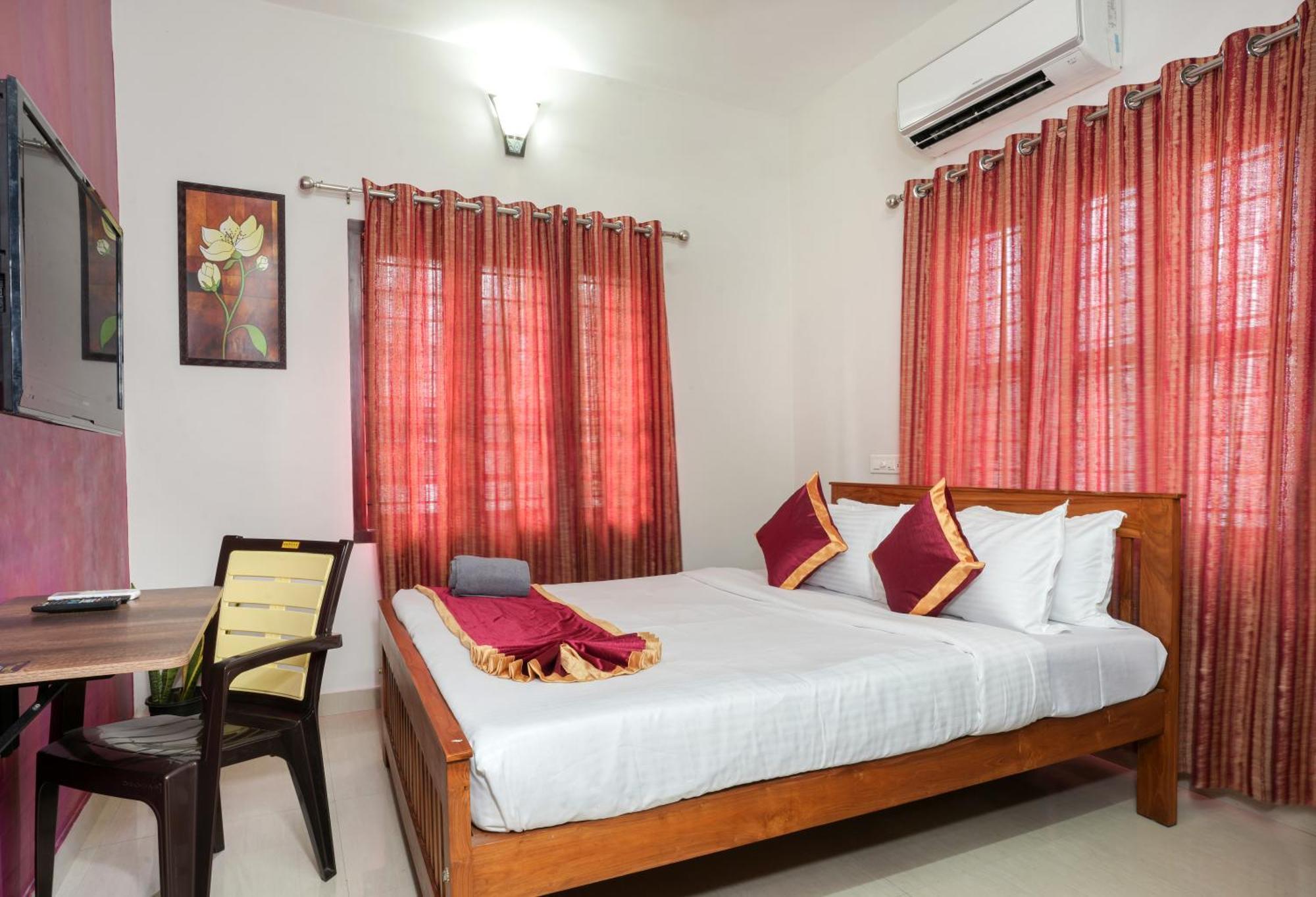 Swapna Home Suites 니둠바서리 외부 사진